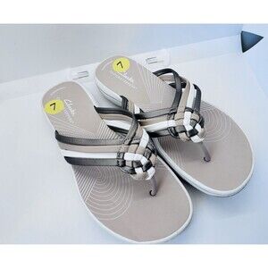 New STORE WORN Clark’s Cloud Steppers Size 7 Women’s Breeze Sea Flip Flops